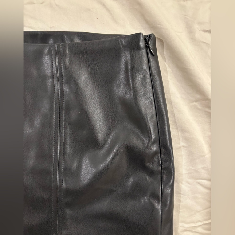 Juicy Couture Leather Mini Skirt​​​​​​​ - Picture 2 of 6